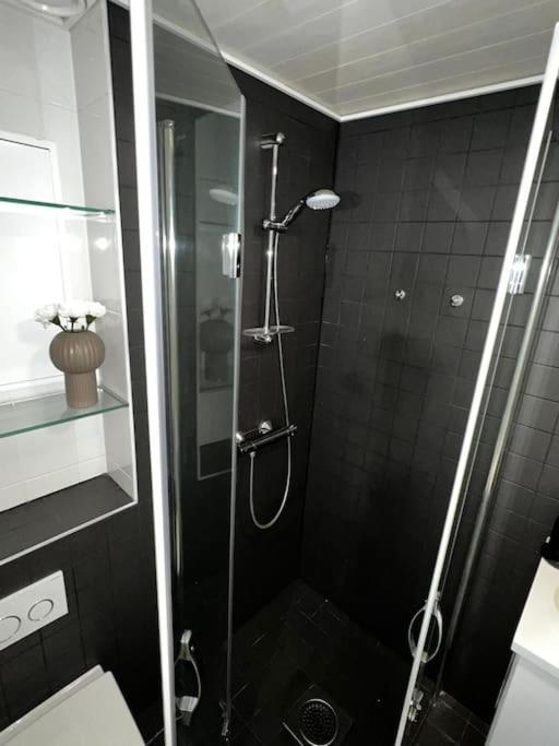 반타 Cozy Penthouse Loft - Near The Airport 아파트 외부 사진